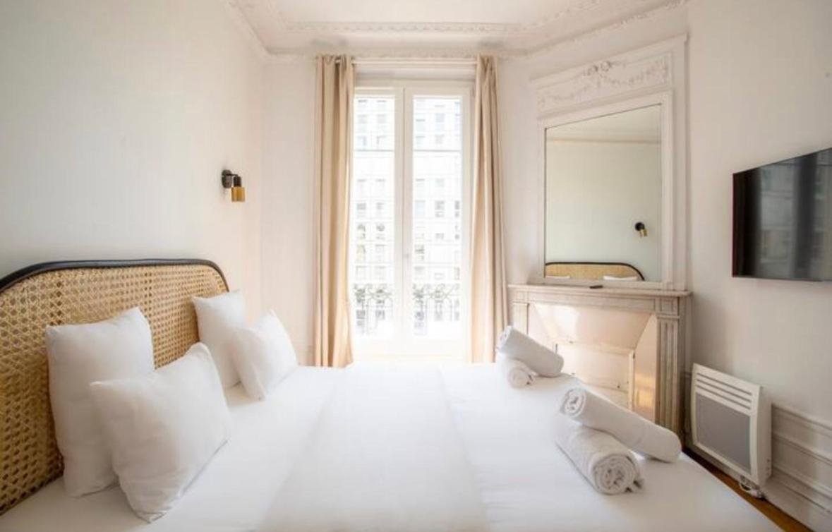 Luxury Suites Tour Eiffel Best View Париж Экстерьер фото
